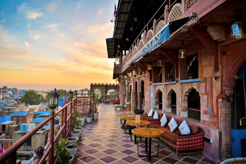 Castle View Home Stay: Restaurant